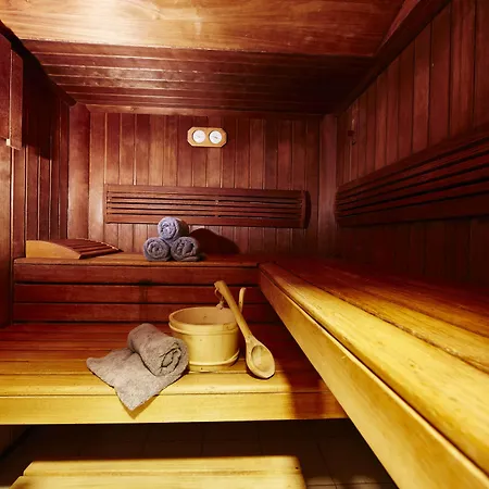 Отель Western Au Cheval Blanc A Mulhouse 4*